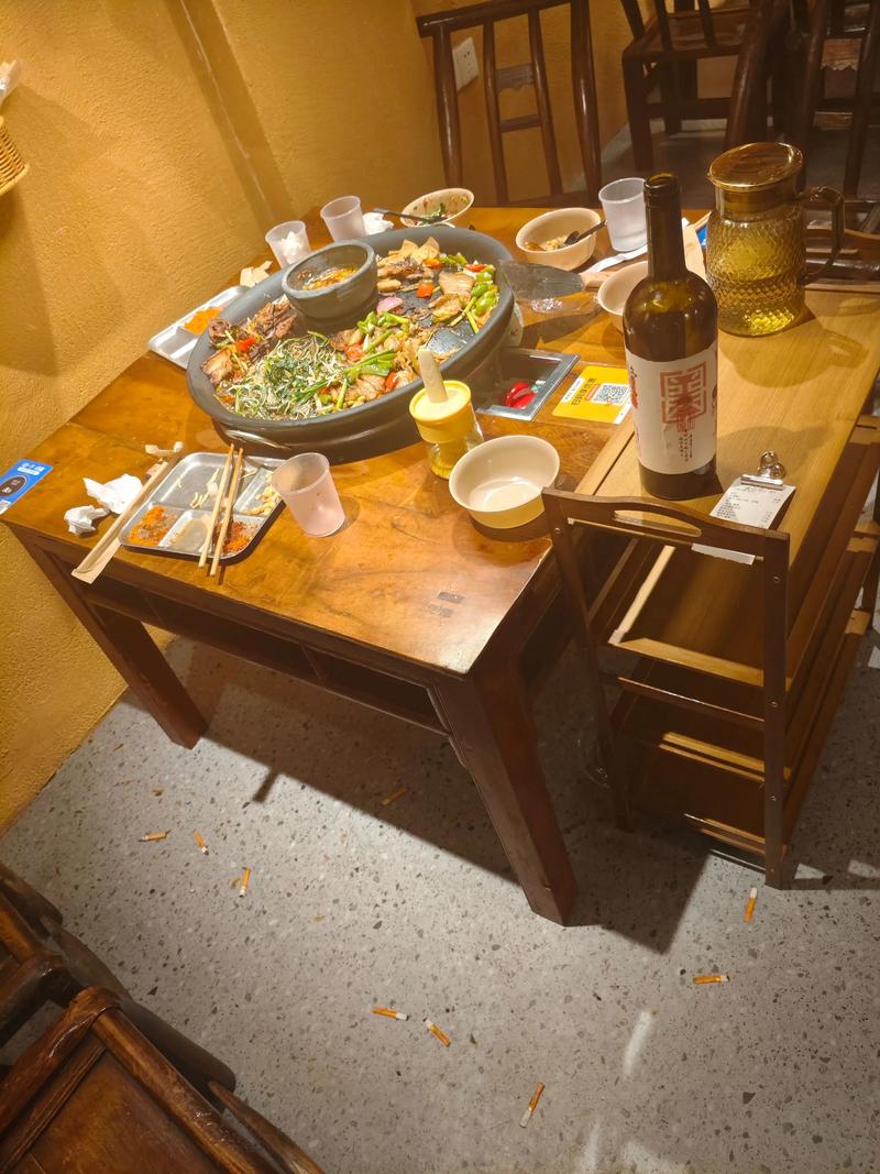 当你干起了餐饮服务学会了点头哈腰学会了夹起尾巴做人那年